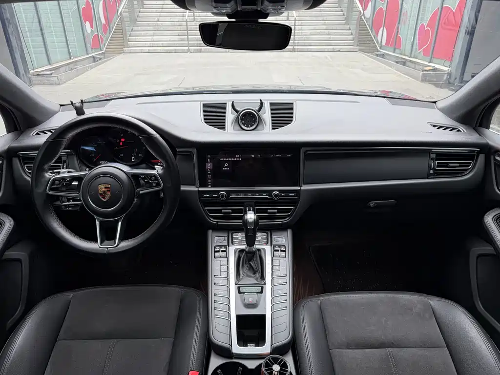 Porsche Macan — миниатюра 9