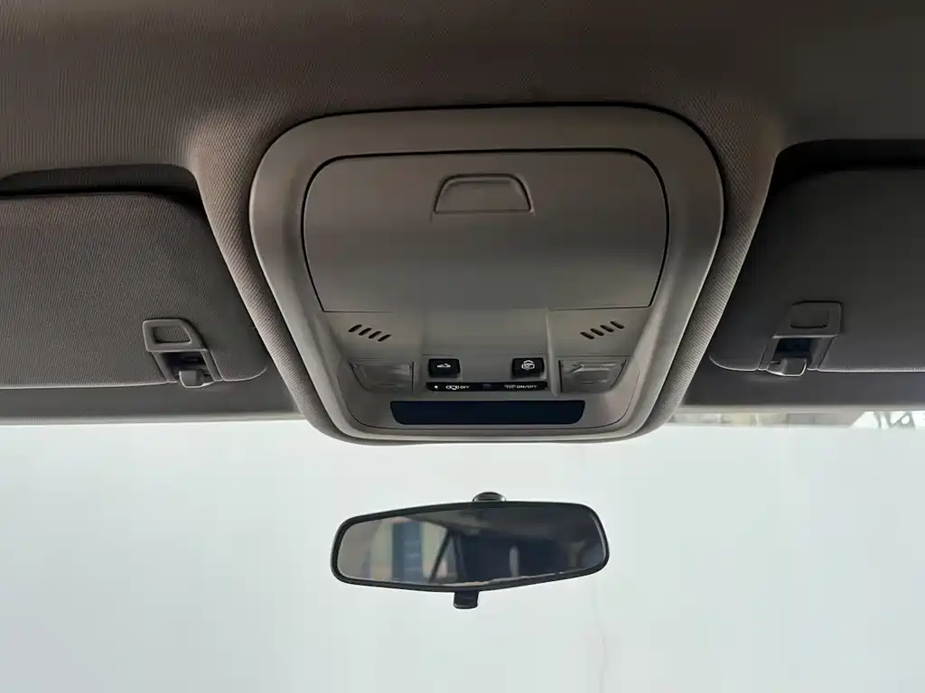 Chevrolet Equinox — миниатюра 23