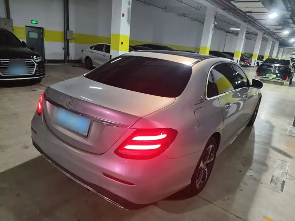 Mercedes-Benz E-Class — миниатюра 7