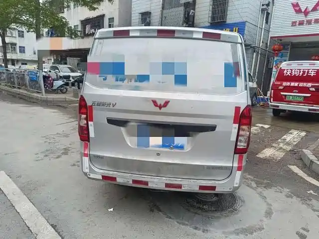 Wuling Rongguang V — миниатюра 11