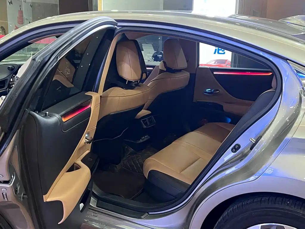 Lexus ES — миниатюра 8