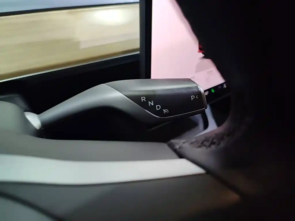 Tesla Model 3 — миниатюра 14