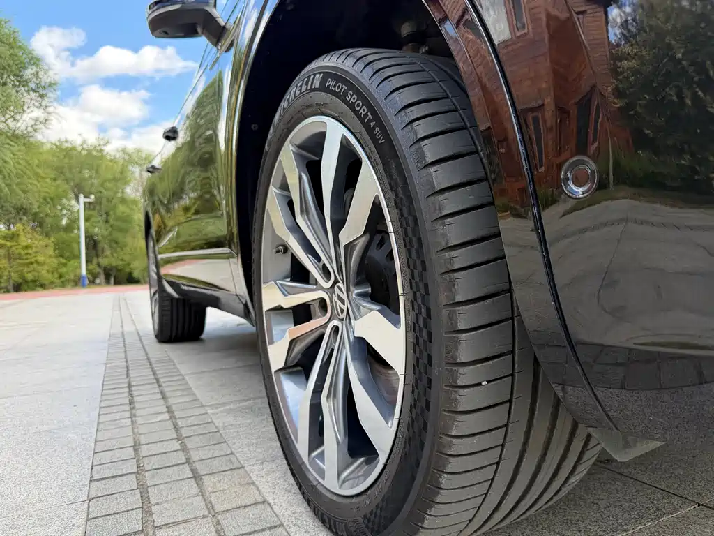 Volkswagen Touareg — миниатюра 31
