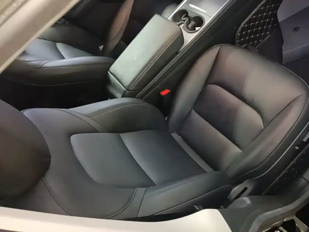 Tesla Model Y — миниатюра 25