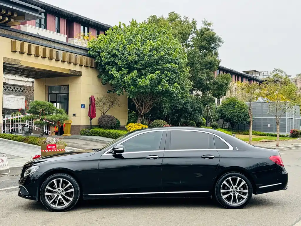 MERCEDES-BENZ E CLASS