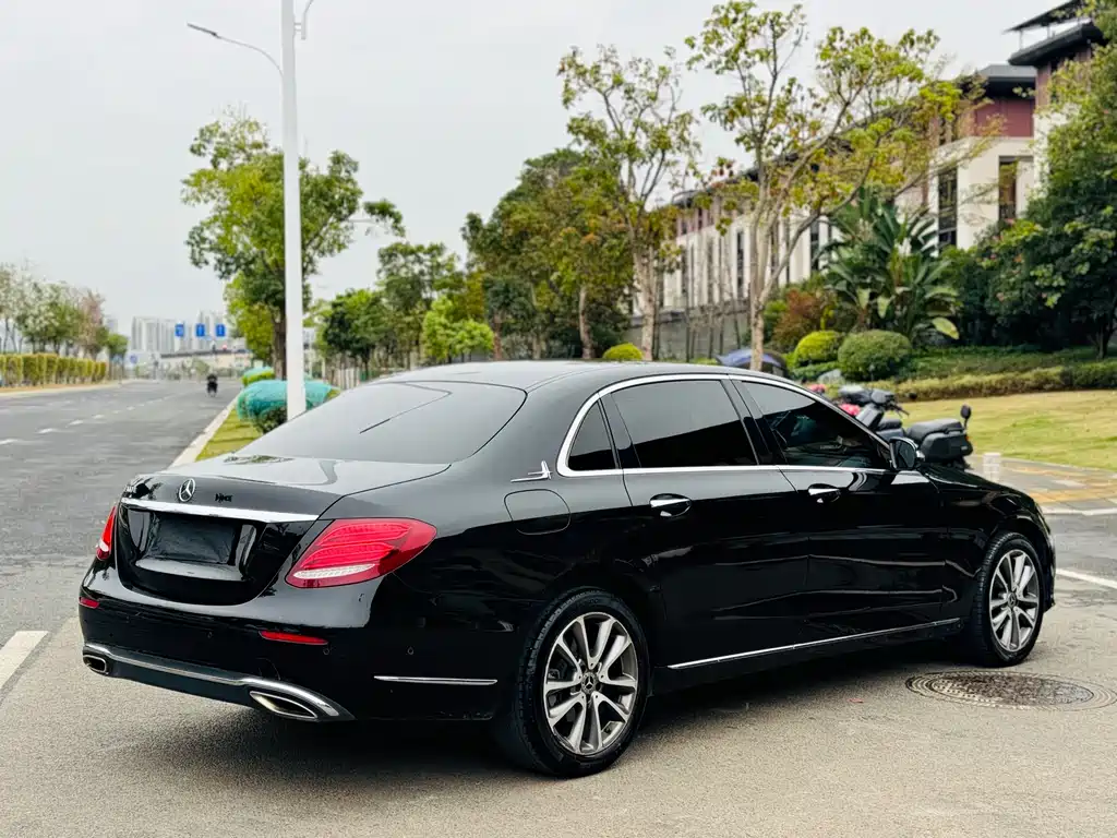 MERCEDES-BENZ E CLASS