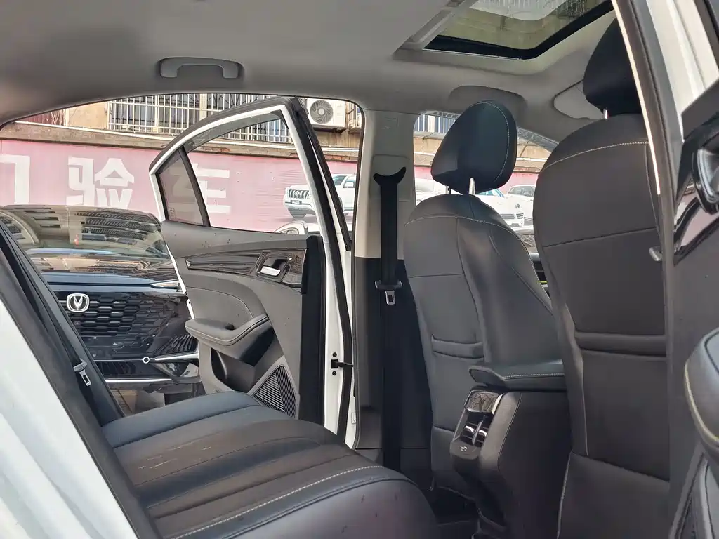Roewe i5 — миниатюра 12