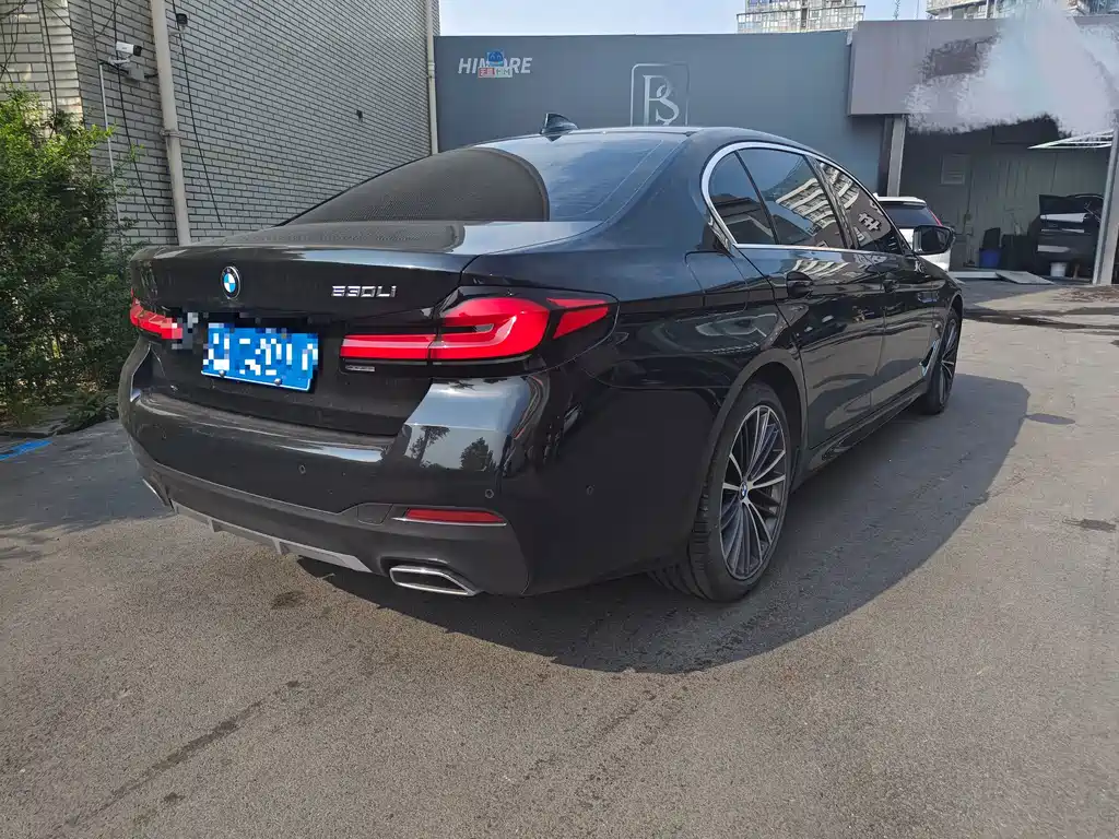 BMW 5 Series — миниатюра 10