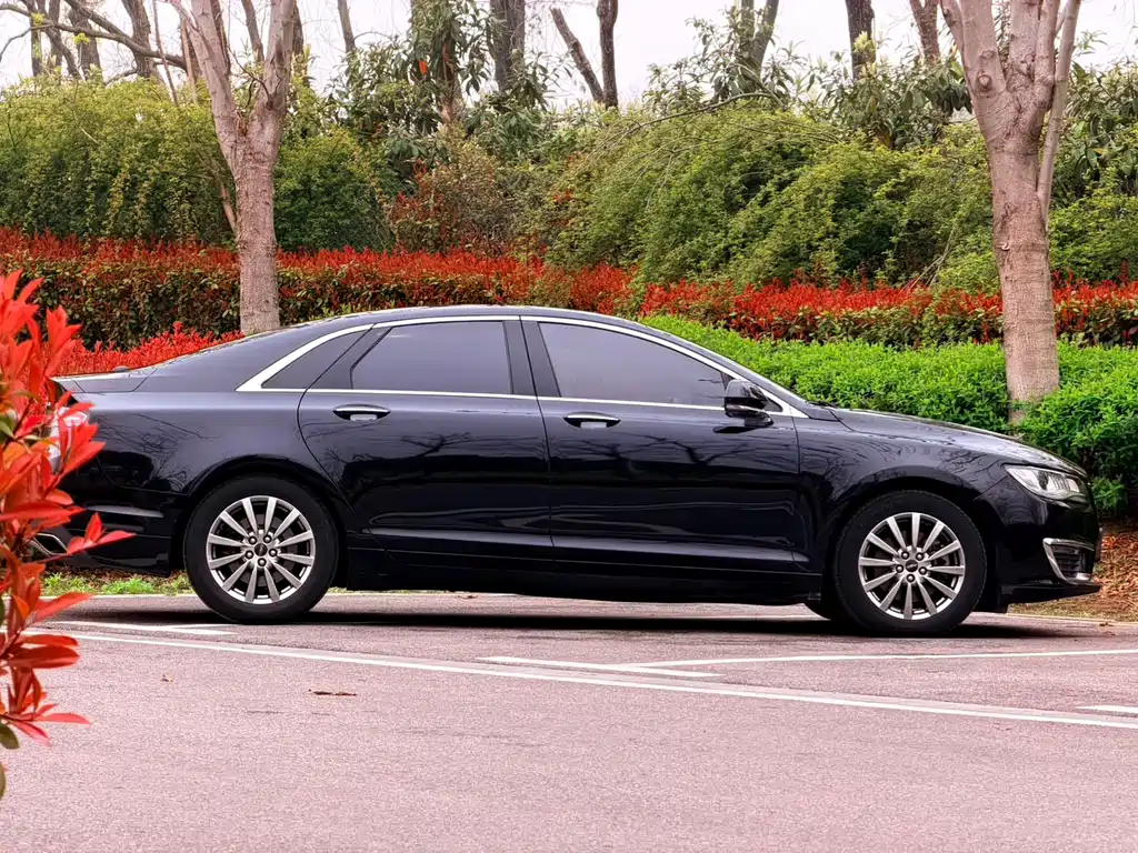 Lincoln MKZ 2019 2.0T V