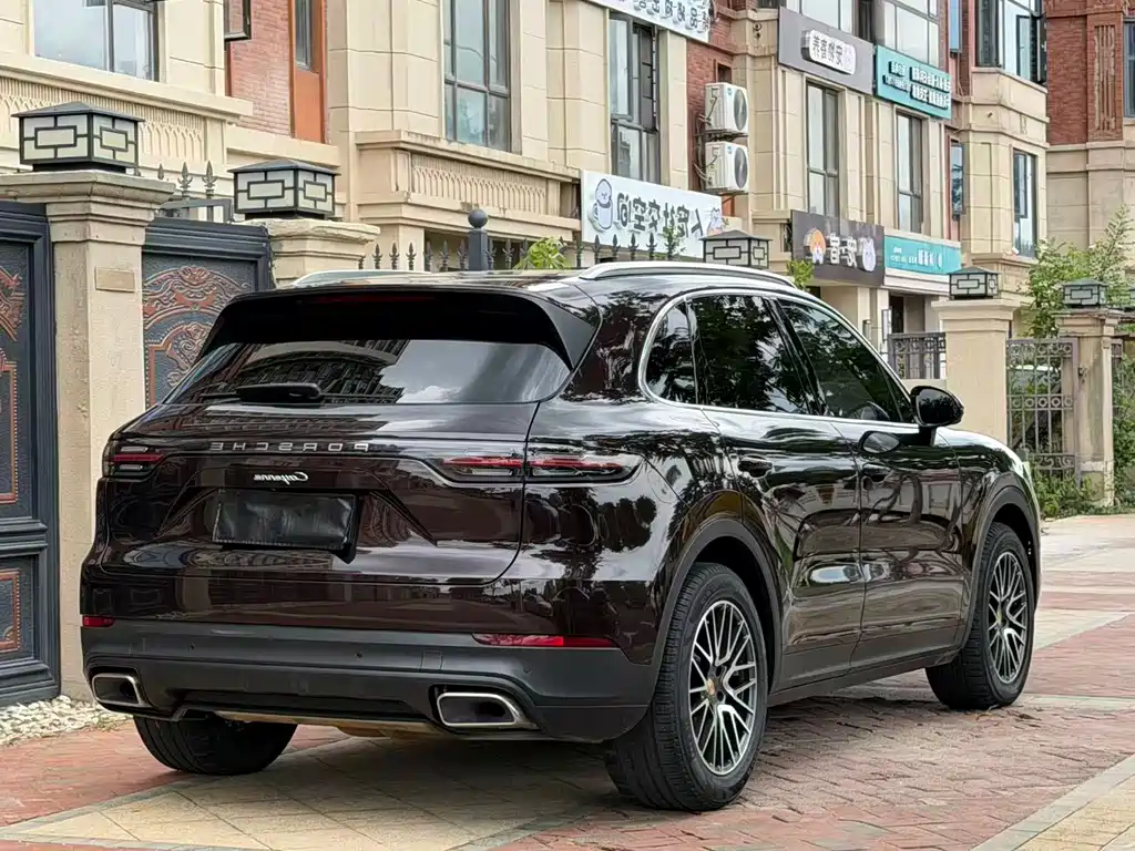 Porsche Cayenne — миниатюра 7