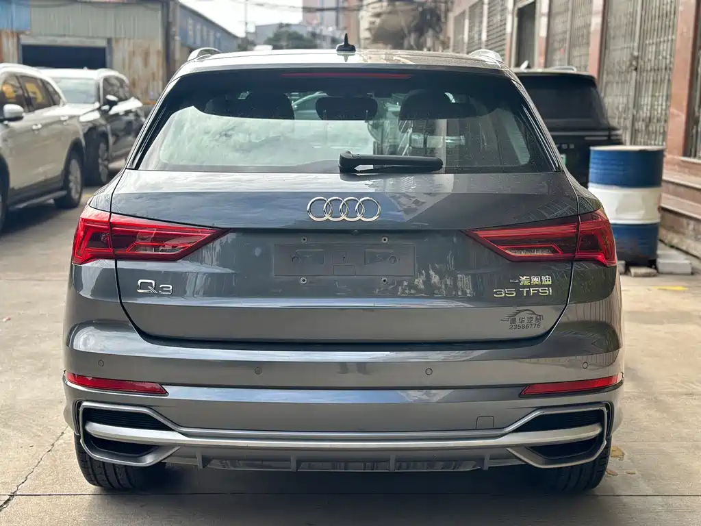 AUDI Q3