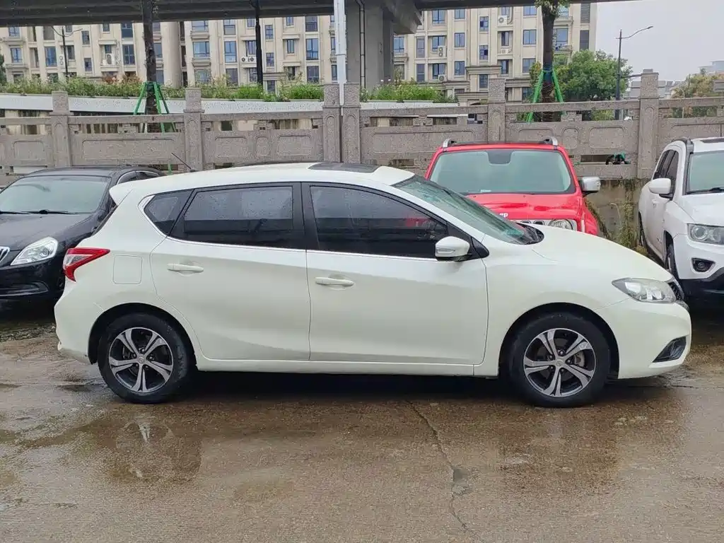 Nissan Tiida — миниатюра 3