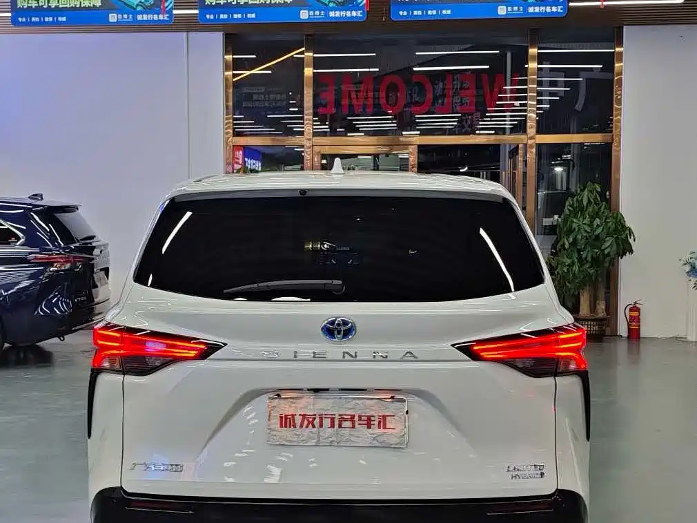Toyota Sienna — миниатюра 20