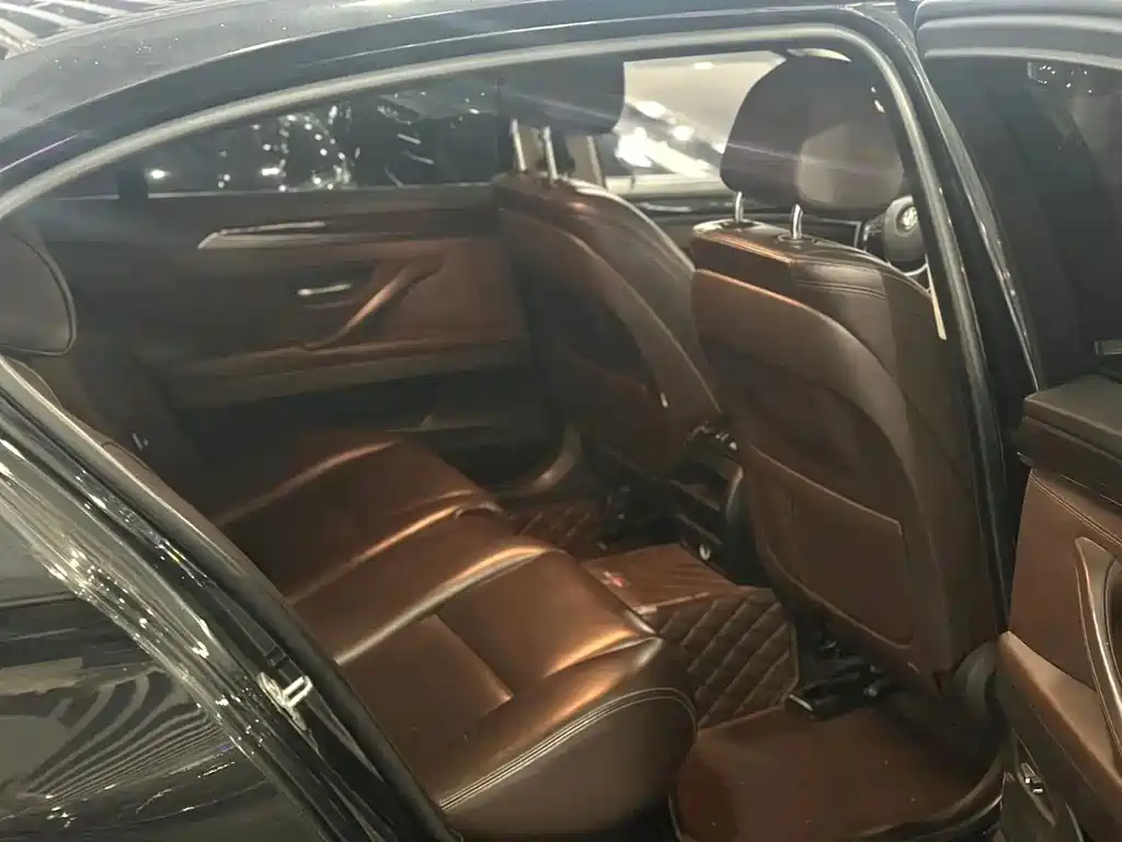 BMW 5 Series — миниатюра 6