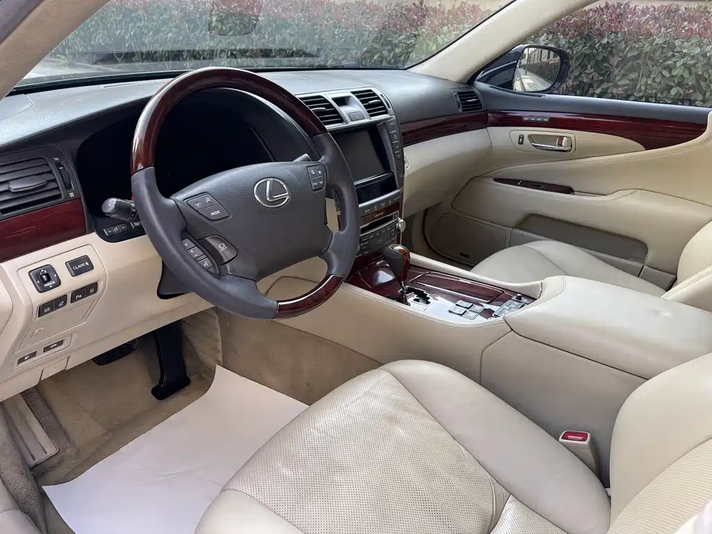 Lexus LS 2010 460L Luxury