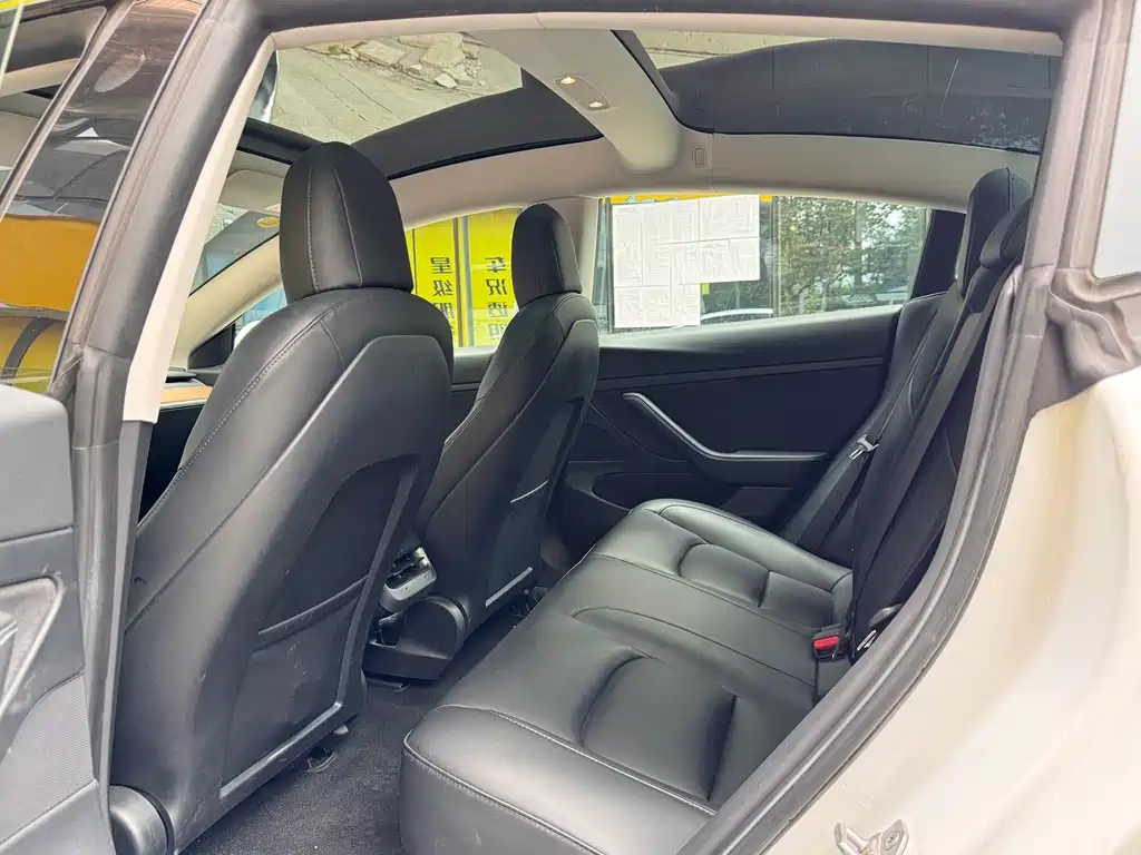 Tesla Model 3 — миниатюра 9