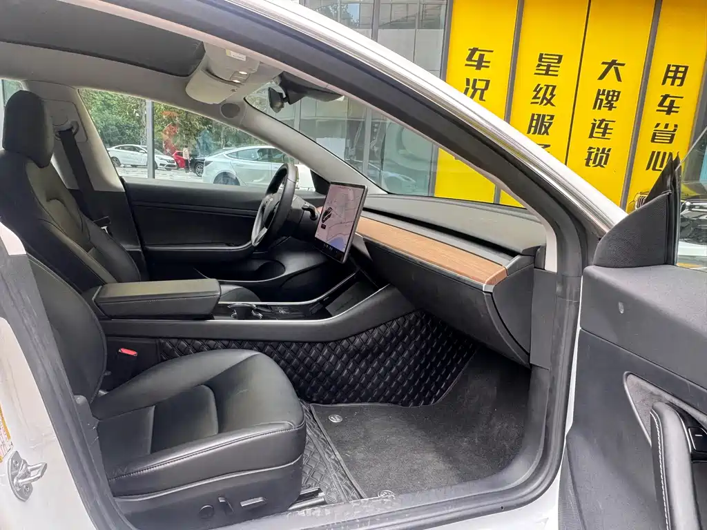 Tesla Model 3 — миниатюра 11