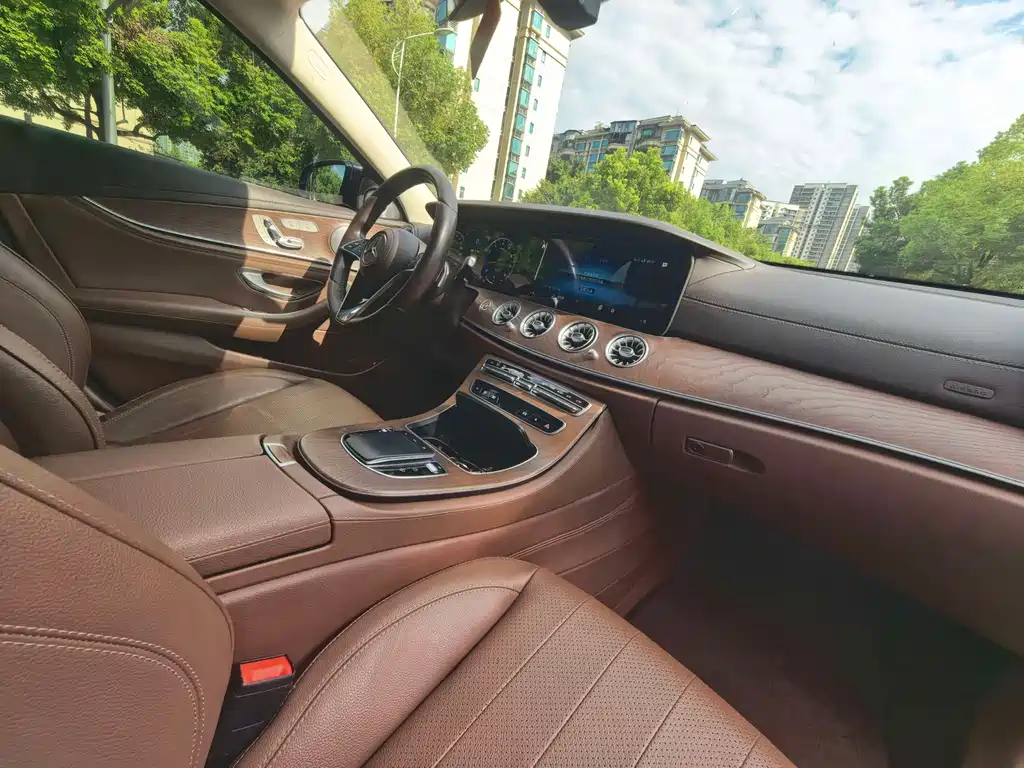 Mercedes-Benz E-Class — миниатюра 12