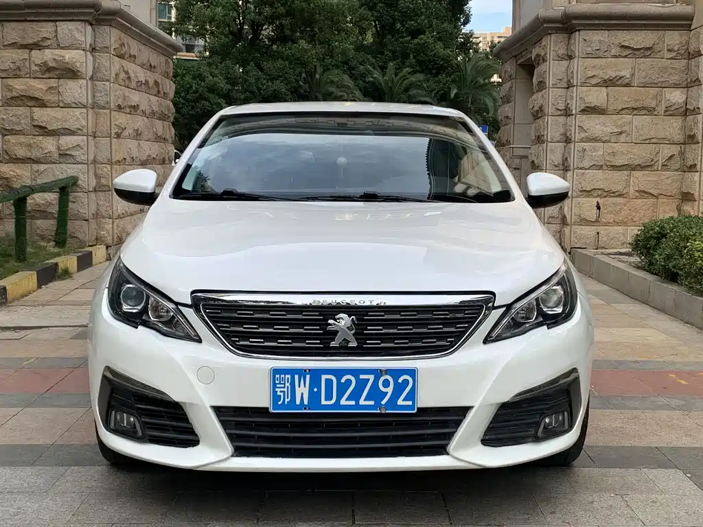 Peugeot 308 — миниатюра 2