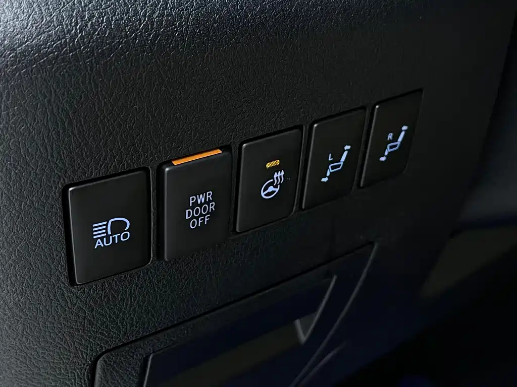 Toyota Alphard — миниатюра 7