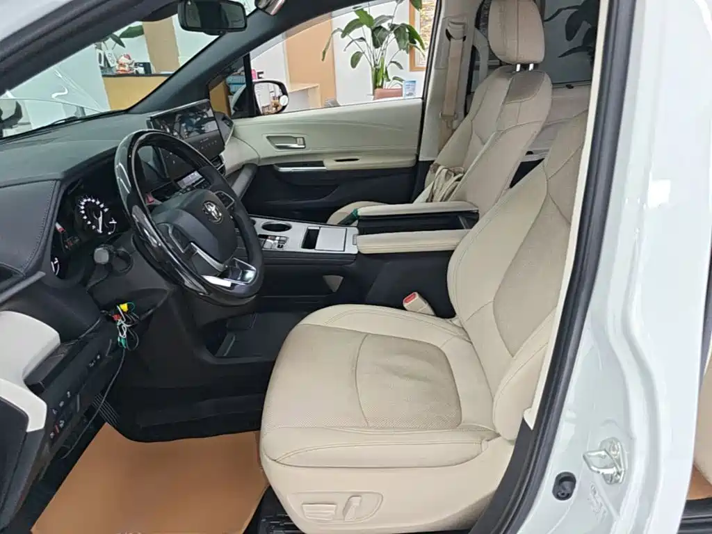 Toyota Sienna — миниатюра 20