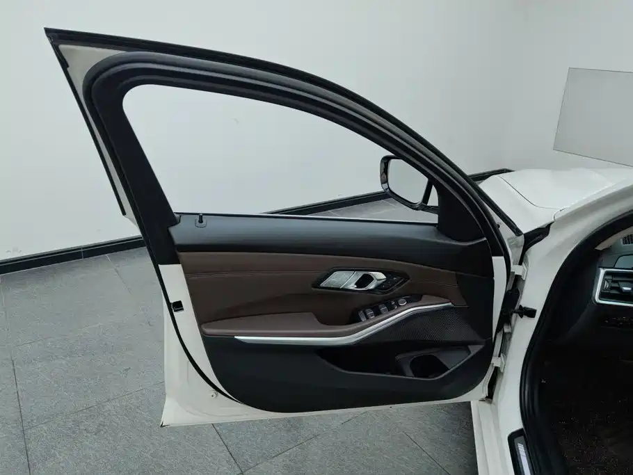 BMW 3 Series — миниатюра 7