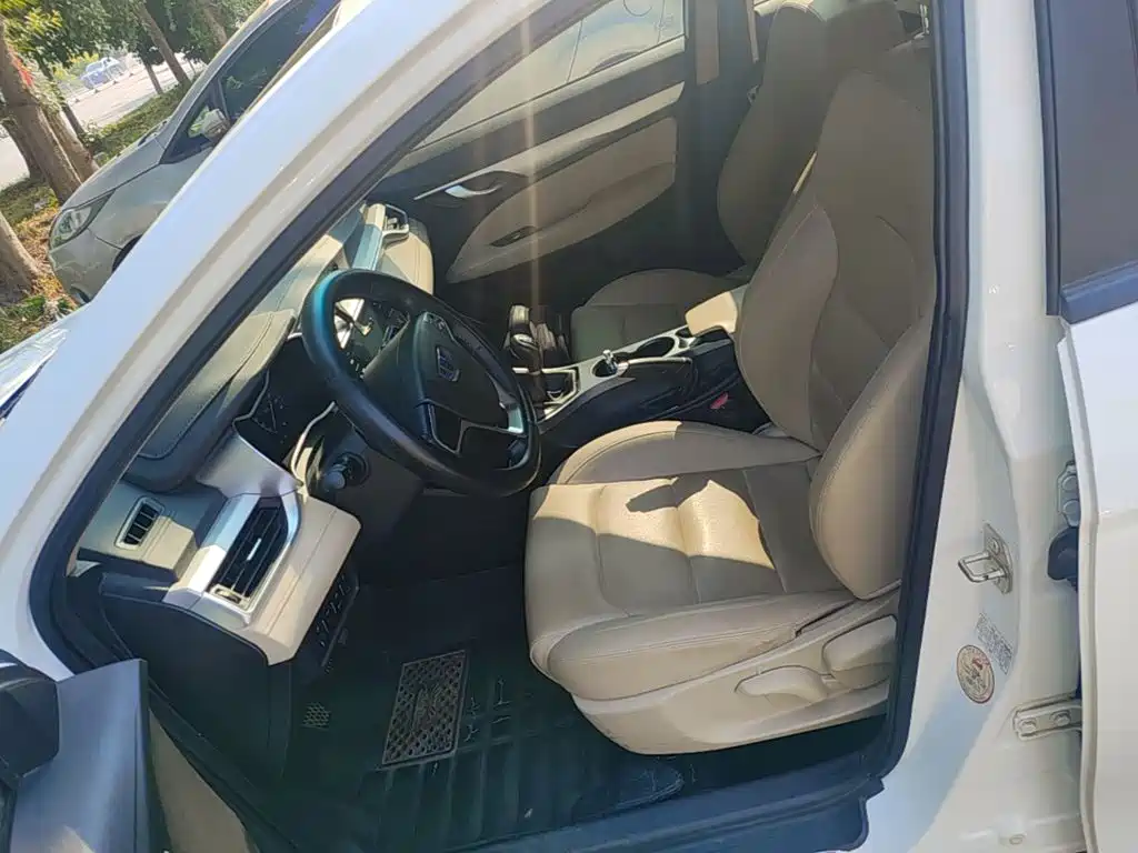 Geely Emgrand — миниатюра 15
