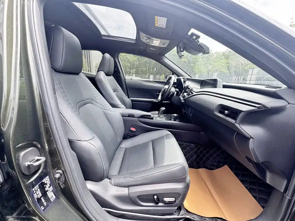 Lexus UX — фотографии объявления, Фото 11