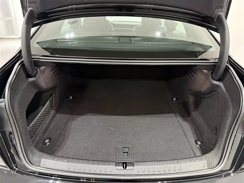 Audi A6L — миниатюра 9