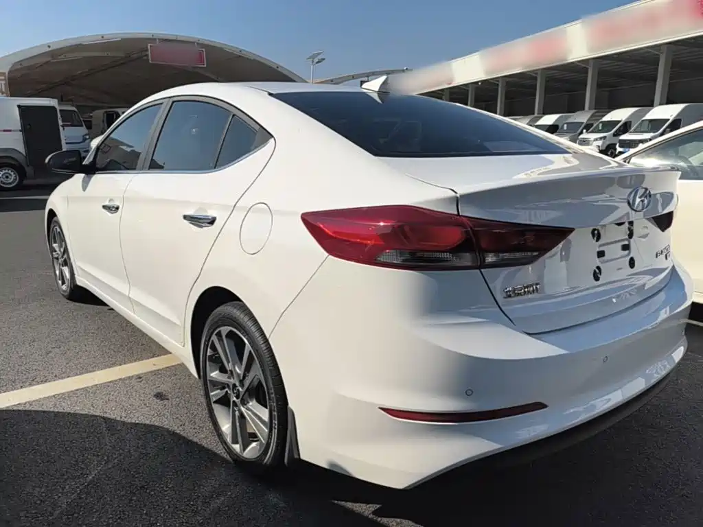 Hyundai Elantra — миниатюра 5