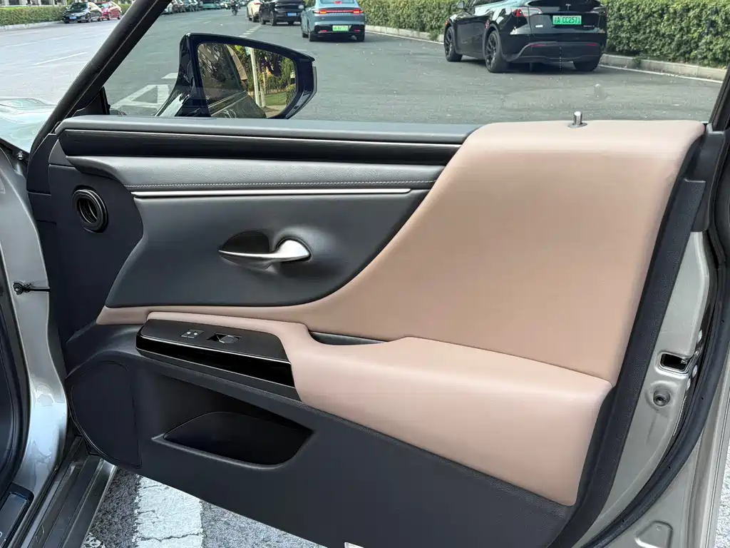 Lexus ES — миниатюра 9