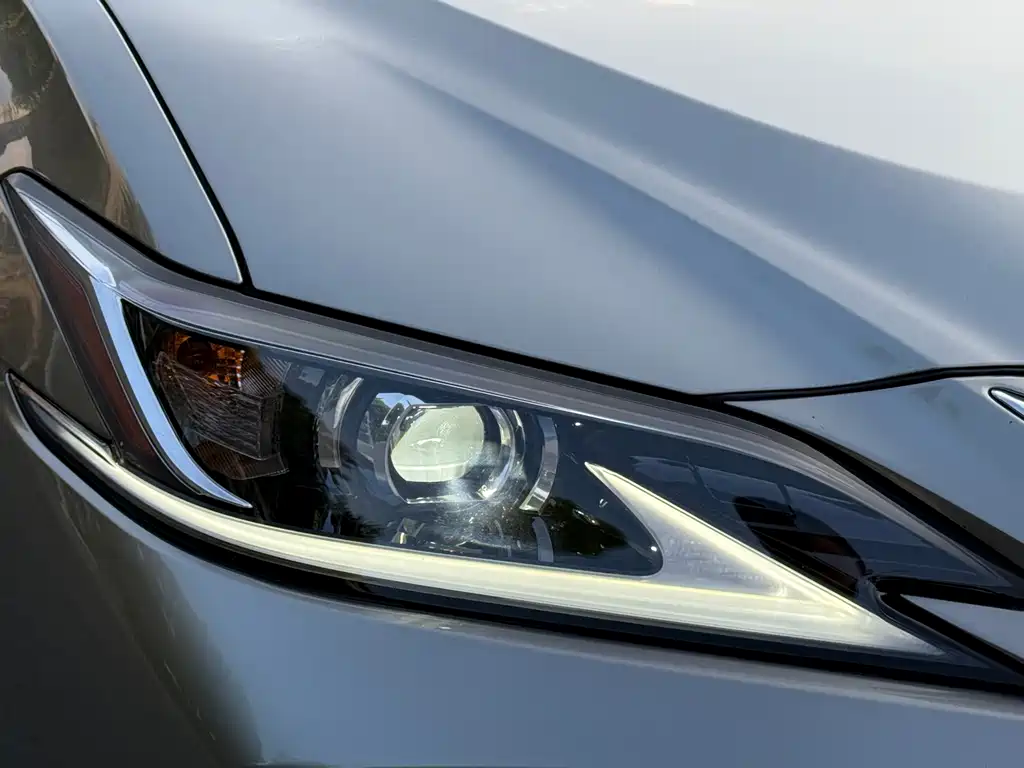 Lexus ES — миниатюра 15