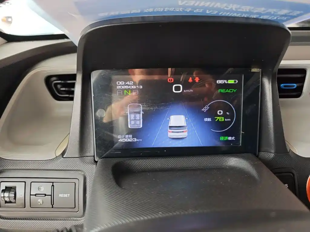 Wuling MINIEV — миниатюра 12