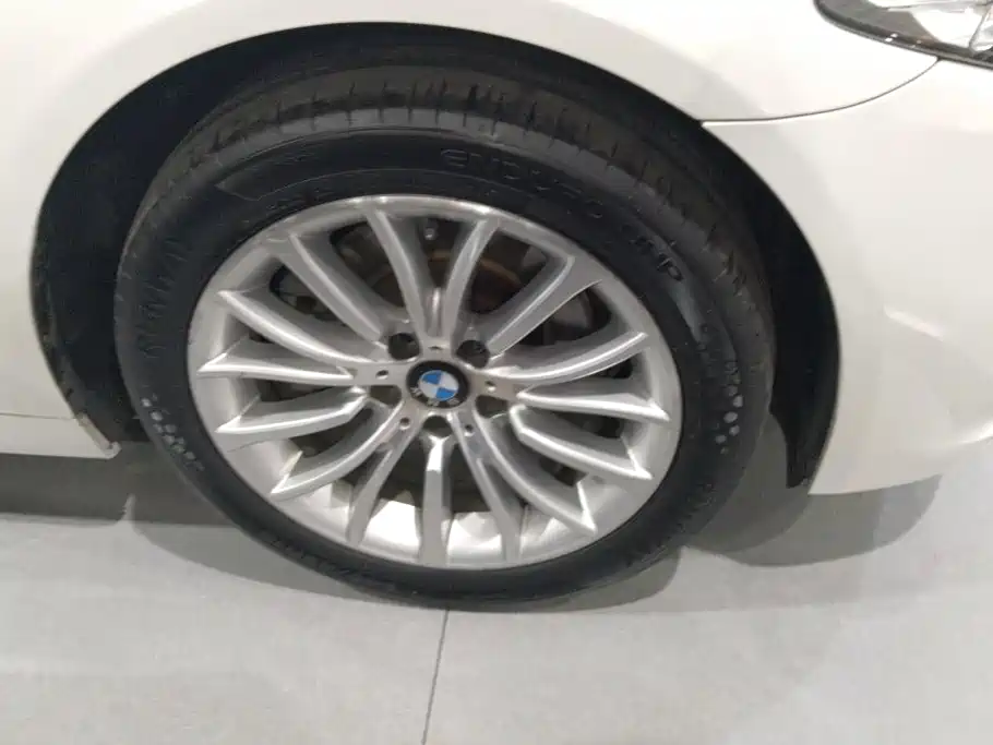 BMW 5 Series — миниатюра 6