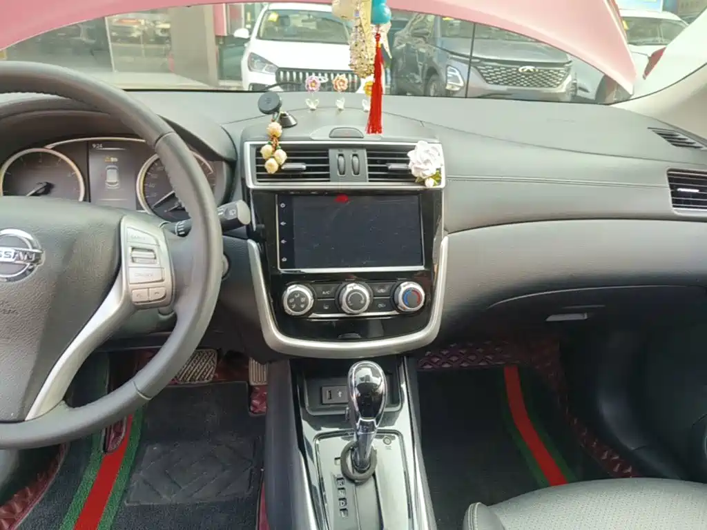 Nissan Tiida — миниатюра 13
