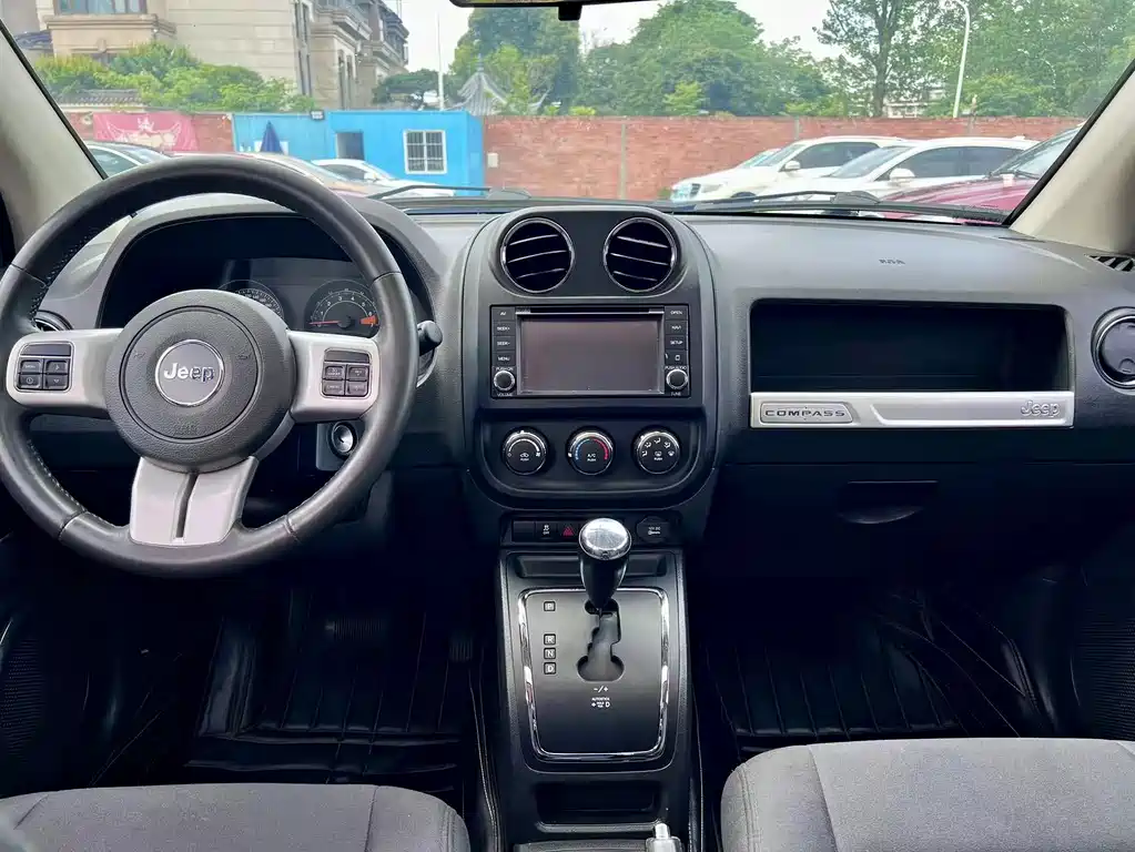 Jeep Compass (Import) — миниатюра 11