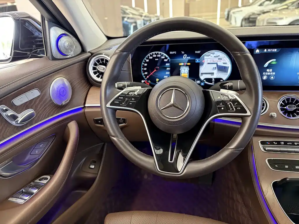 Mercedes-Benz E-Class — миниатюра 8