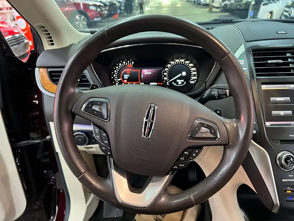 Lincoln MKC — миниатюра 13