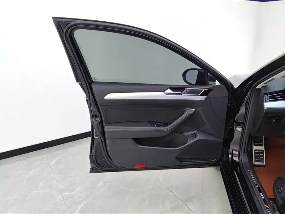 VOLKSWAGEN MAGOTAN GTE PLUG IN HYBRID