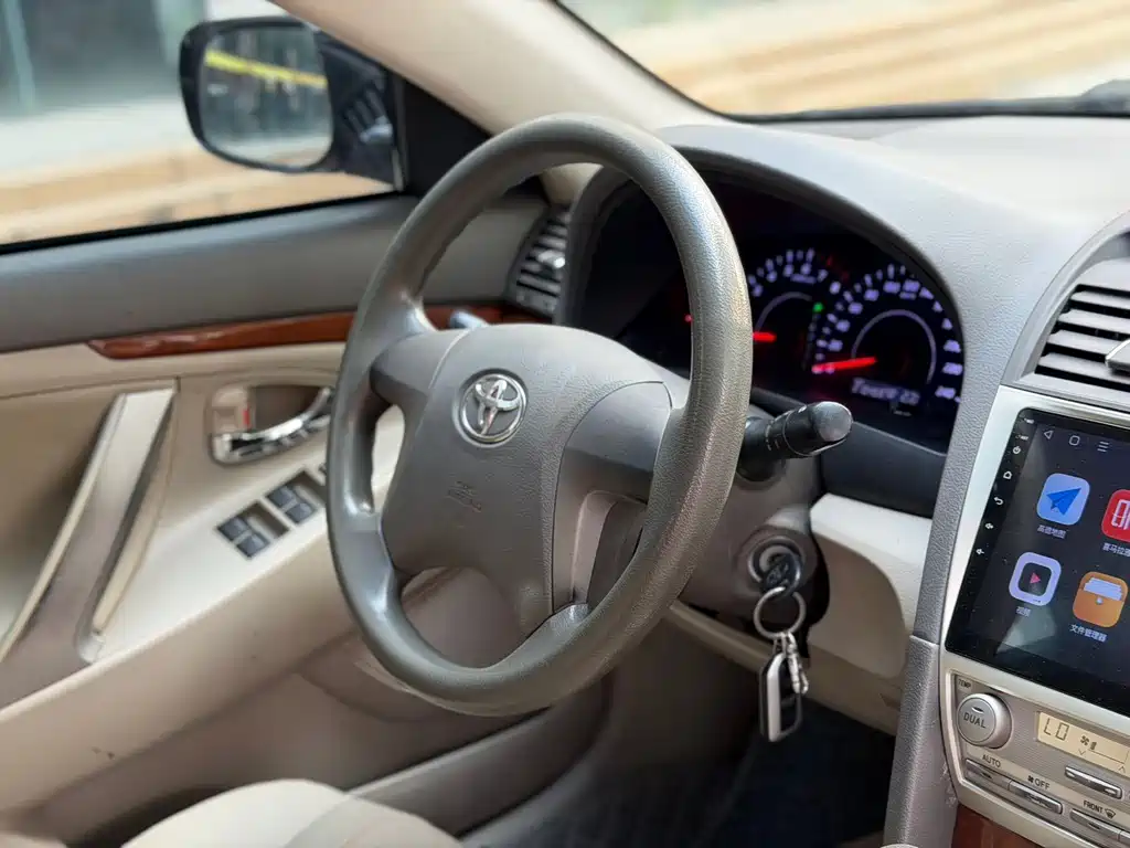 Toyota Camry — миниатюра 5