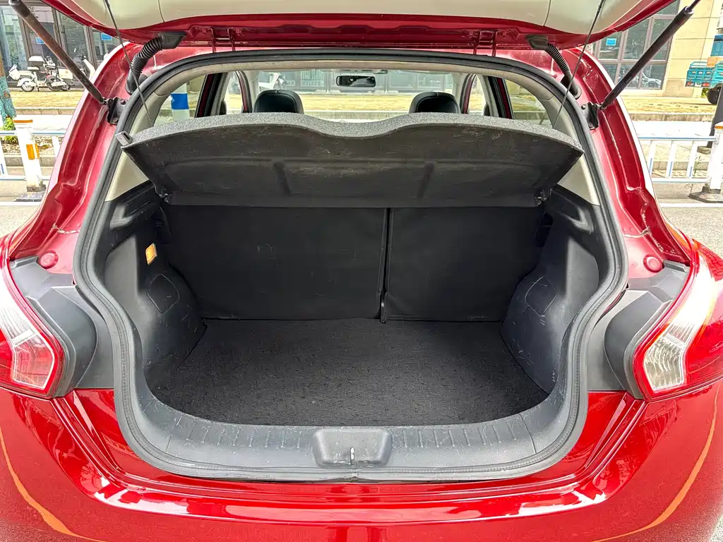 Nissan Tiida 1.6L CVT Cool Coffee Edition, фото 12