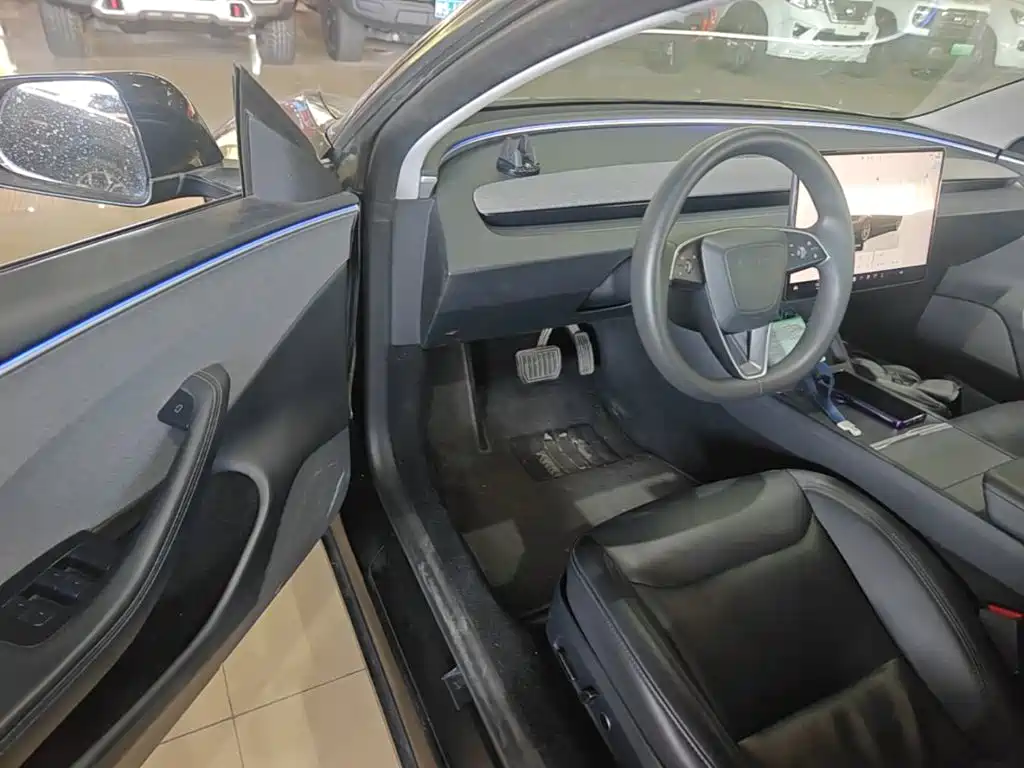 Tesla Model 3 — миниатюра 16