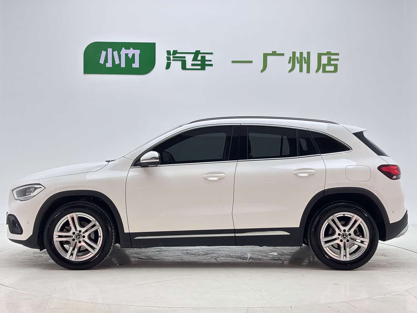 Mercedes-Benz GLA 1.3 л 2021 г. Белый, пробег 29000 км