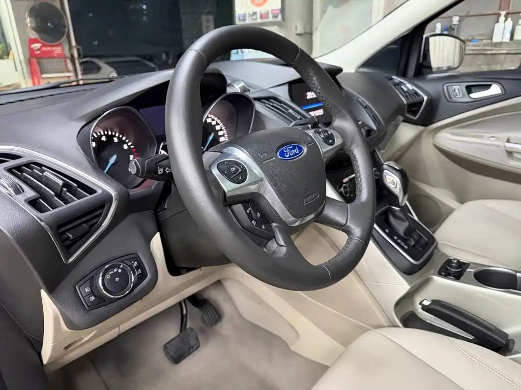 Ford Kuga — миниатюра 8
