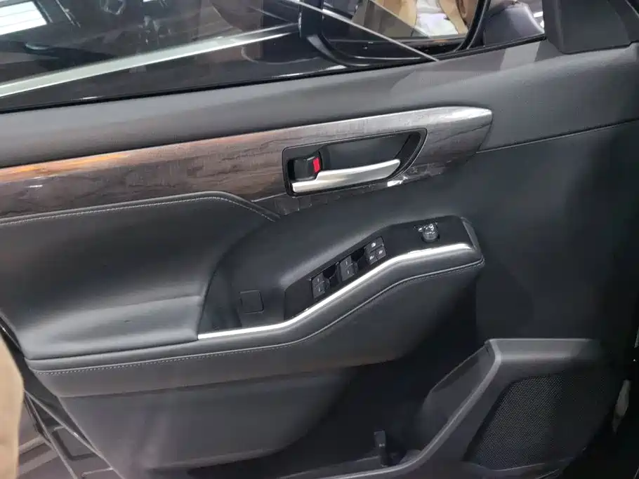 Toyota Crown Kluger — миниатюра 7