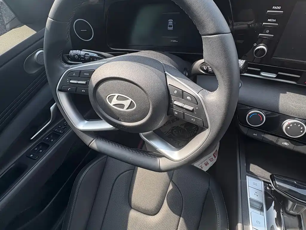 Hyundai Elantra — миниатюра 9