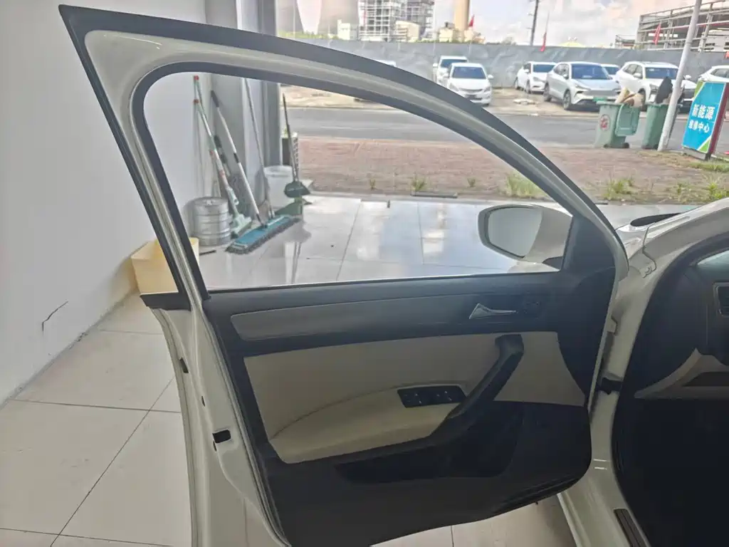 Volkswagen Santana — миниатюра 4