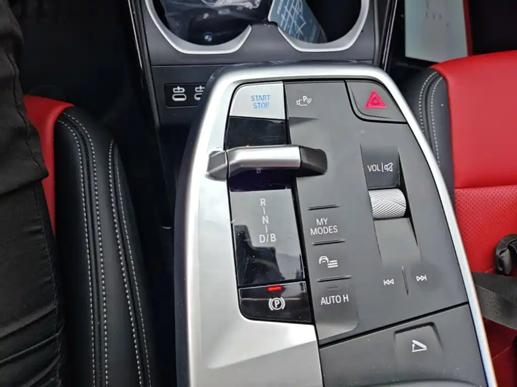 BMW iX1 — миниатюра 14
