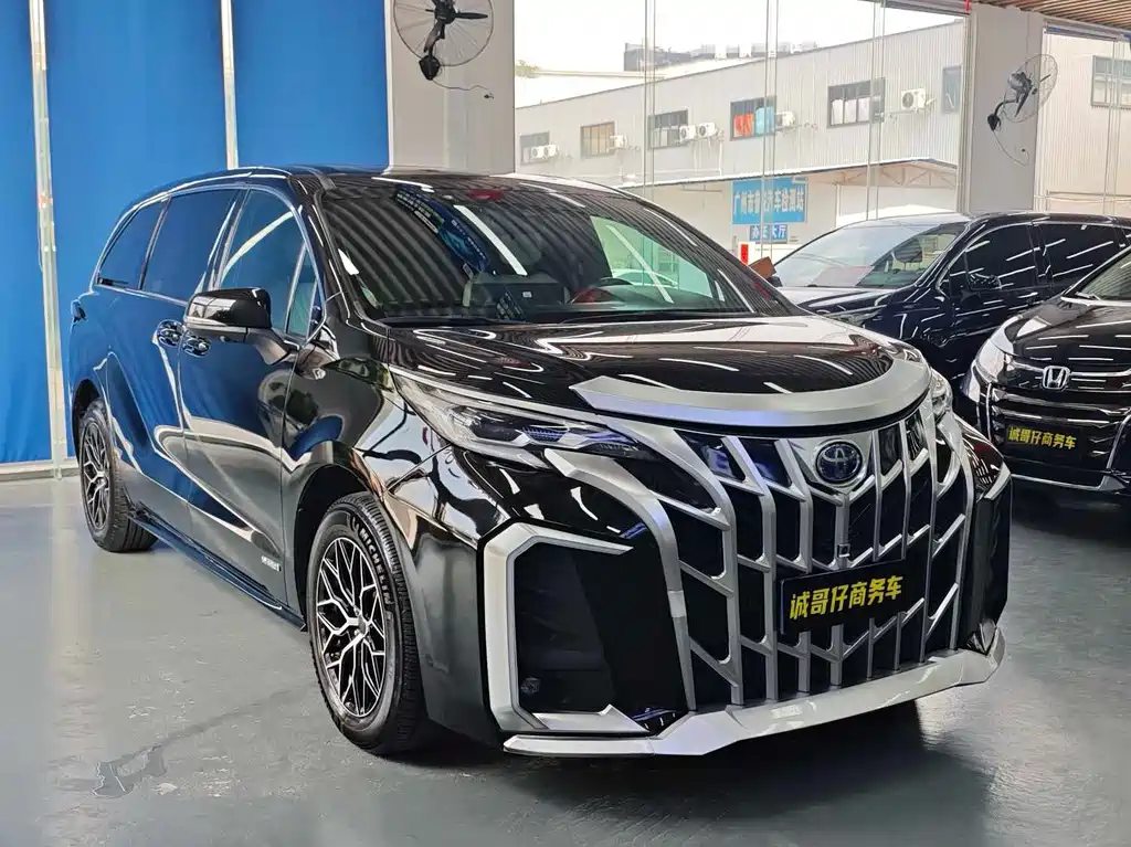 Toyota Sienna — миниатюра 3