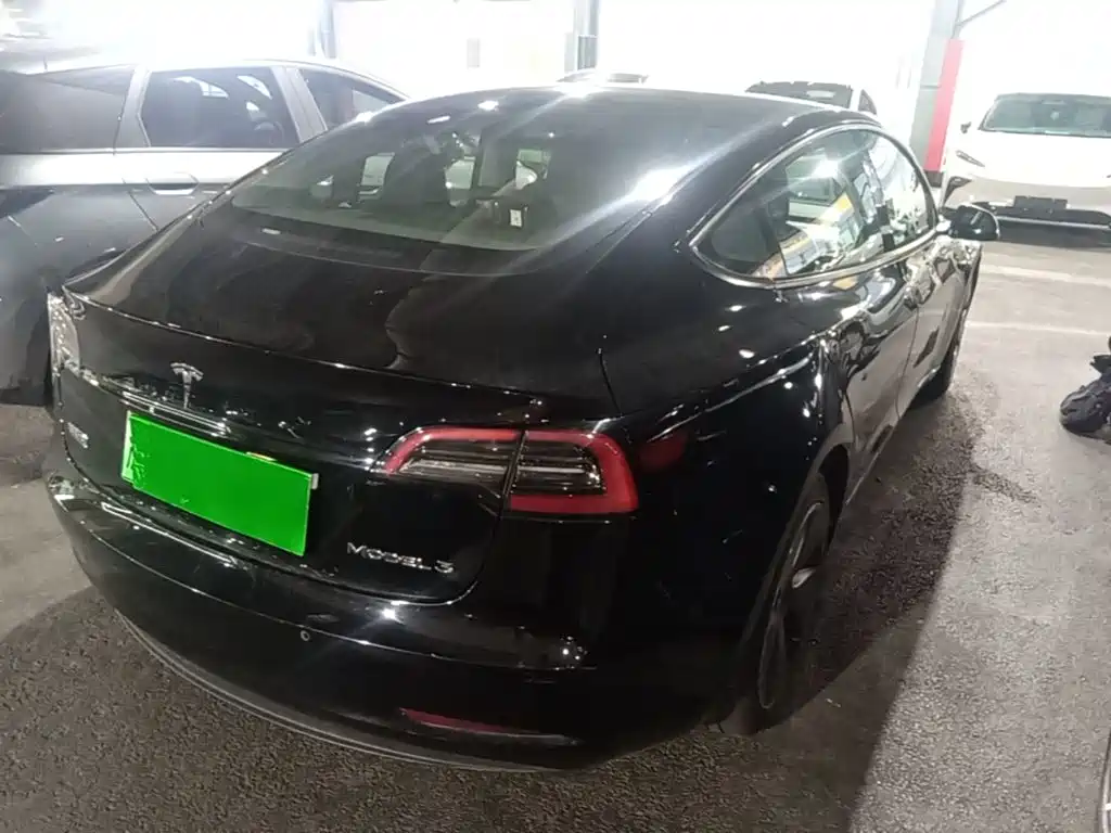 Tesla Model 3 — миниатюра 7